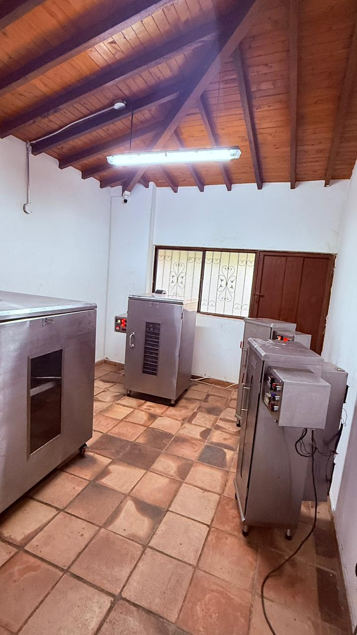 Sala de deshidratadores industriales Afrika Masticables
