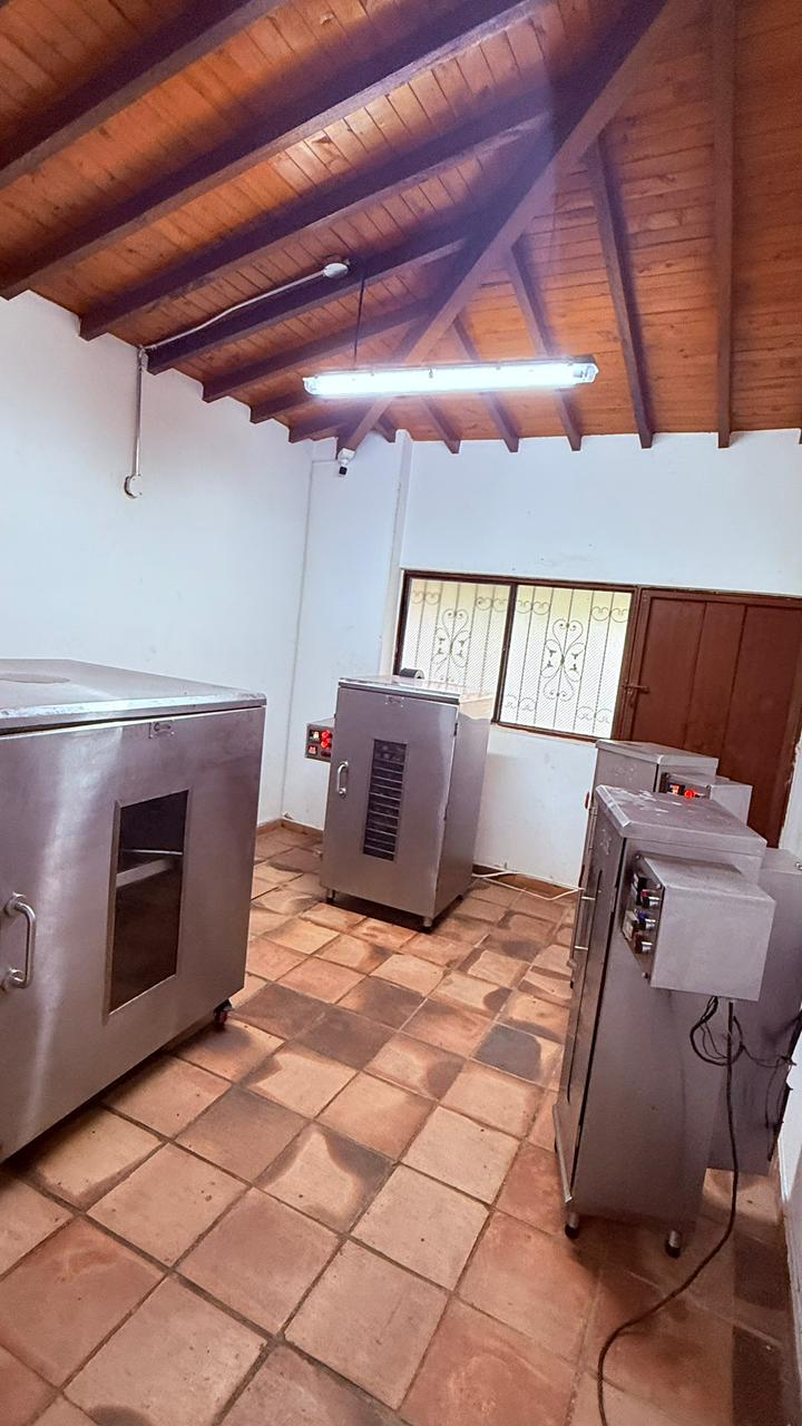 Sala de deshidratadores industriales Afrika Masticables