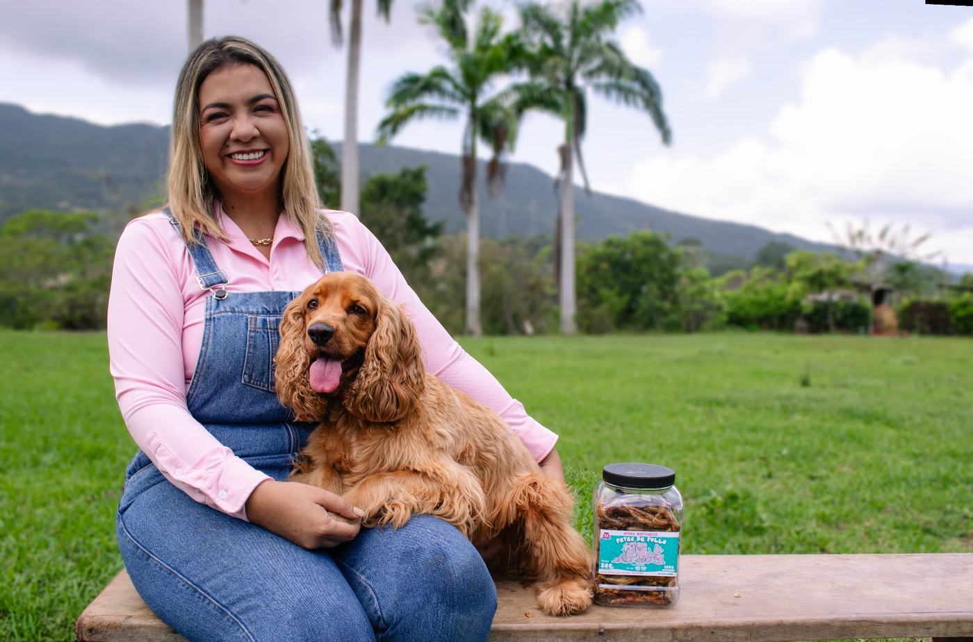 Retrato fundadora con su perro